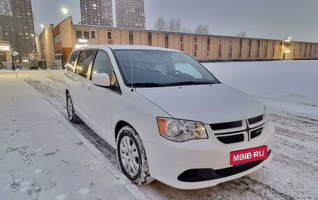 Dodge Caravan V, 2020 год, 2 750 000 рублей, 9 фотография