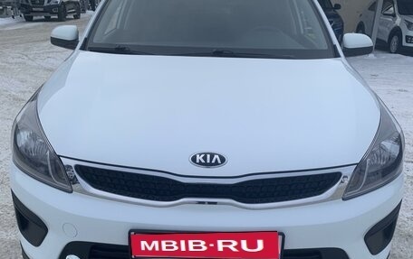 KIA Rio IV, 2018 год, 1 550 000 рублей, 2 фотография