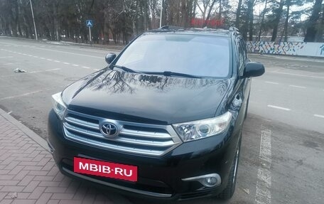 Toyota Highlander III, 2013 год, 2 500 000 рублей, 4 фотография