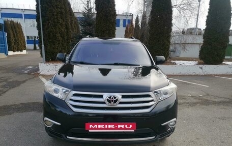 Toyota Highlander III, 2013 год, 2 500 000 рублей, 3 фотография