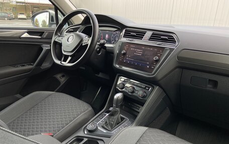 Volkswagen Tiguan II, 2018 год, 3 090 000 рублей, 15 фотография