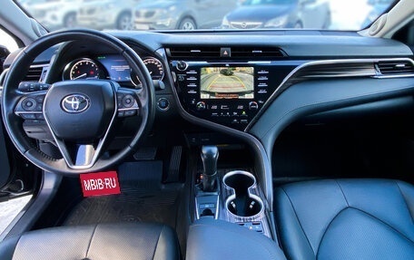Toyota Camry, 2021 год, 3 800 000 рублей, 10 фотография
