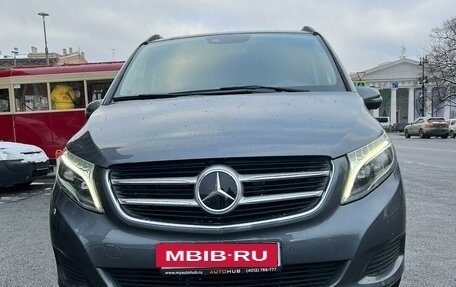 Mercedes-Benz V-Класс, 2018 год, 4 900 000 рублей, 2 фотография