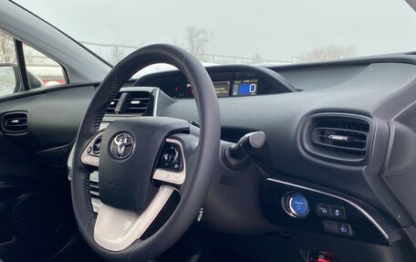 Toyota Prius IV XW50, 2018 год, 1 888 000 рублей, 17 фотография