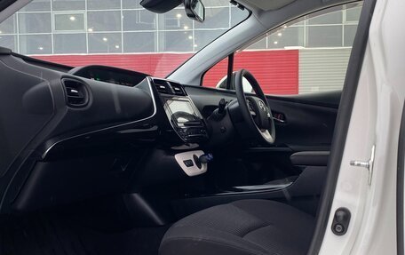 Toyota Prius IV XW50, 2018 год, 1 888 000 рублей, 14 фотография
