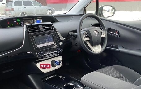 Toyota Prius IV XW50, 2018 год, 1 888 000 рублей, 13 фотография