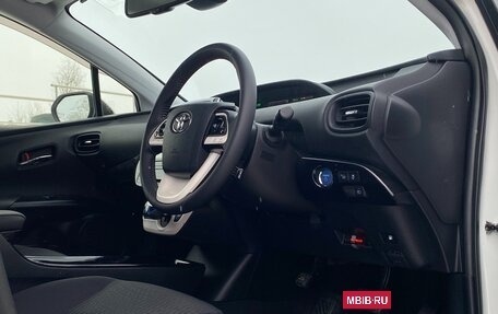 Toyota Prius IV XW50, 2018 год, 1 888 000 рублей, 15 фотография