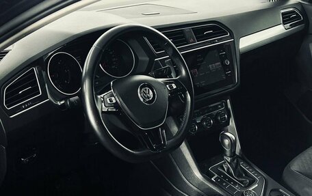Volkswagen Tiguan II, 2019 год, 2 685 000 рублей, 14 фотография