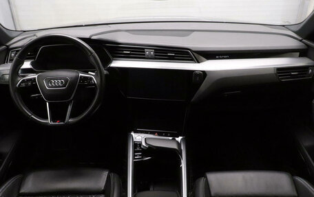 Audi e-tron I, 2020 год, 6 490 000 рублей, 9 фотография