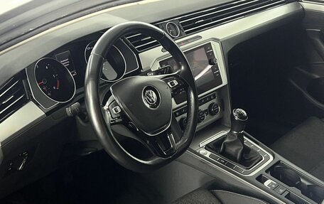 Volkswagen Passat B8 рестайлинг, 2018 год, 2 250 000 рублей, 17 фотография