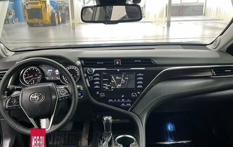 Toyota Camry, 2018 год, 3 230 000 рублей, 9 фотография
