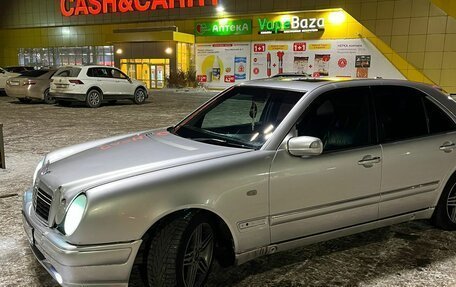 Mercedes-Benz E-Класс, 1998 год, 450 000 рублей, 2 фотография