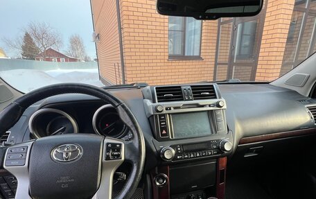 Toyota Land Cruiser Prado 150 рестайлинг 2, 2014 год, 3 750 000 рублей, 7 фотография