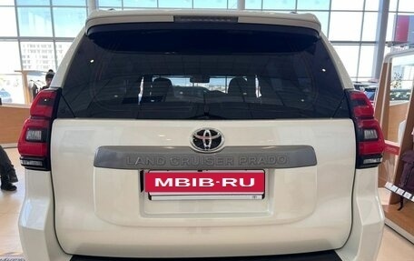 Toyota Land Cruiser Prado 150 рестайлинг 2, 2023 год, 6 500 000 рублей, 6 фотография