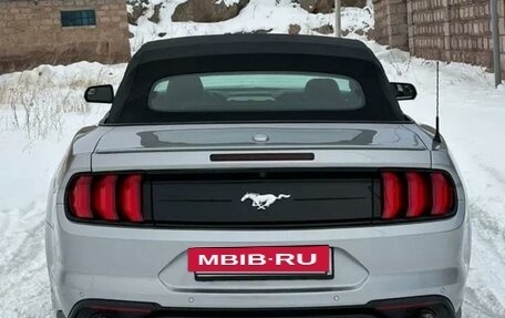 Ford Mustang VI рестайлинг, 2019 год, 3 000 000 рублей, 2 фотография