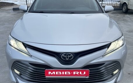 Toyota Camry, 2018 год, 2 880 000 рублей, 4 фотография