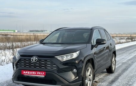 Toyota RAV4, 2021 год, 3 200 000 рублей, 2 фотография