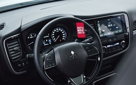 Mitsubishi Outlander III рестайлинг 3, 2022 год, 2 799 000 рублей, 11 фотография