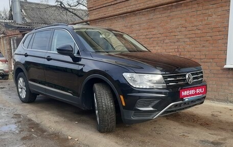 Volkswagen Tiguan II, 2018 год, 2 370 000 рублей, 2 фотография