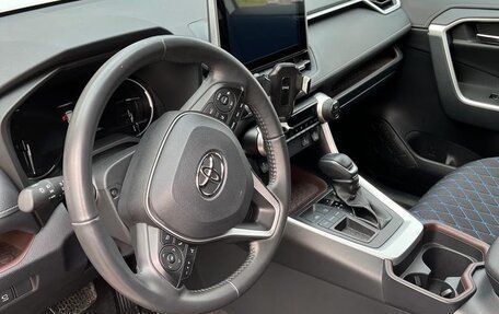 Toyota RAV4, 2022 год, 4 000 000 рублей, 5 фотография