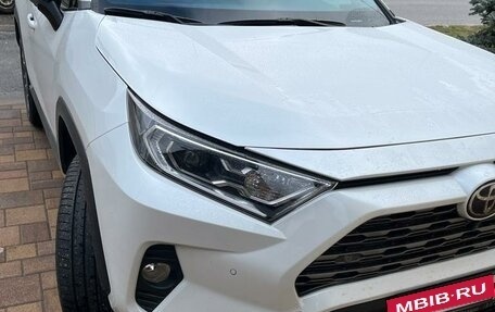 Toyota RAV4, 2022 год, 4 000 000 рублей, 4 фотография
