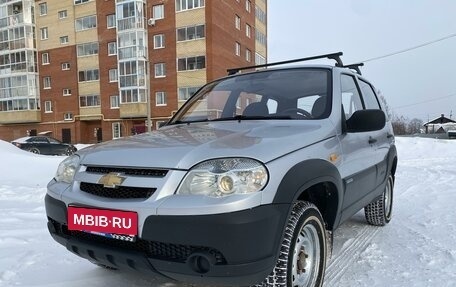 Chevrolet Niva I рестайлинг, 2010 год, 650 000 рублей, 1 фотография