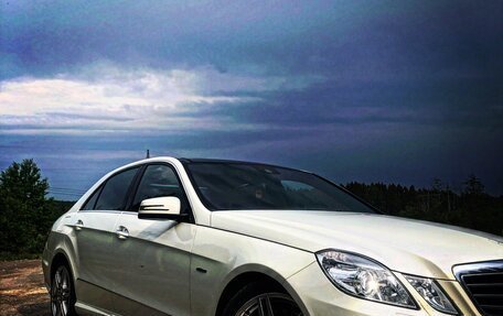 Mercedes-Benz E-Класс, 2012 год, 2 200 000 рублей, 2 фотография