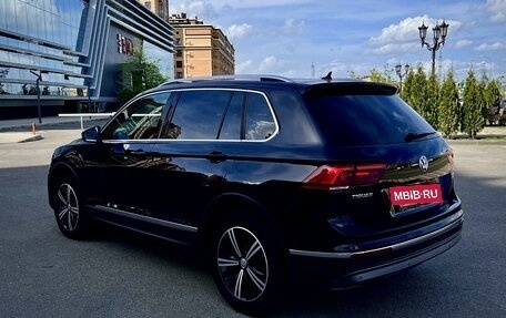 Volkswagen Tiguan II, 2017 год, 2 450 000 рублей, 4 фотография