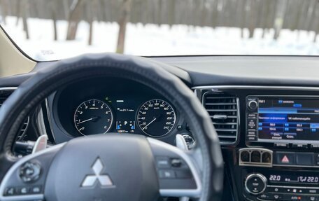 Mitsubishi Outlander III рестайлинг 3, 2013 год, 1 800 000 рублей, 11 фотография