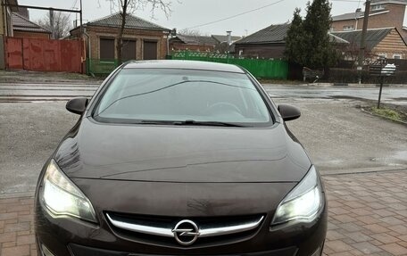 Opel Astra J, 2013 год, 1 150 000 рублей, 24 фотография
