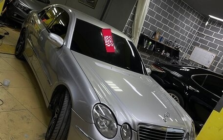 Mercedes-Benz E-Класс, 2004 год, 640 000 рублей, 2 фотография
