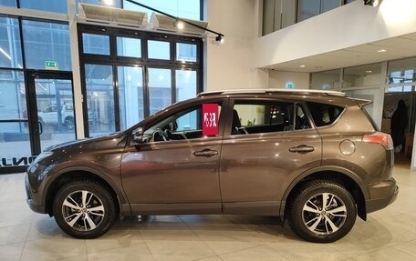 Toyota RAV4, 2018 год, 2 845 000 рублей, 2 фотография
