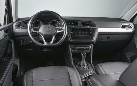 Volkswagen Tiguan II, 2021 год, 3 099 000 рублей, 6 фотография