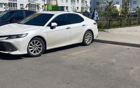 Toyota Camry, 2019 год, 3 370 000 рублей, 2 фотография