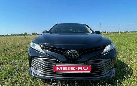 Toyota Camry, 2020 год, 3 300 000 рублей, 6 фотография
