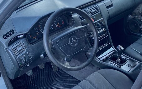 Mercedes-Benz E-Класс, 1996 год, 380 000 рублей, 6 фотография