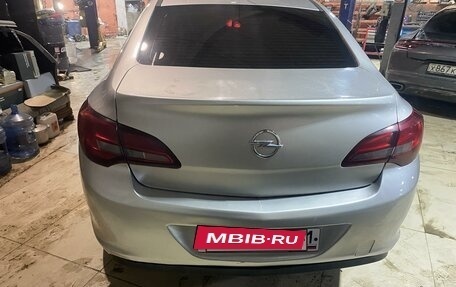 Opel Astra J, 2013 год, 730 000 рублей, 3 фотография