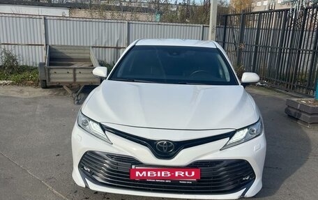 Toyota Camry, 2018 год, 3 190 000 рублей, 5 фотография