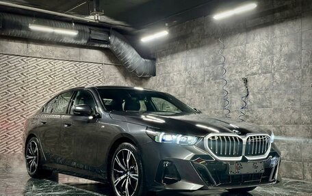 BMW 5 серия, 2023 год, 9 990 000 рублей, 2 фотография