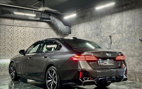 BMW 5 серия, 2023 год, 9 990 000 рублей, 3 фотография