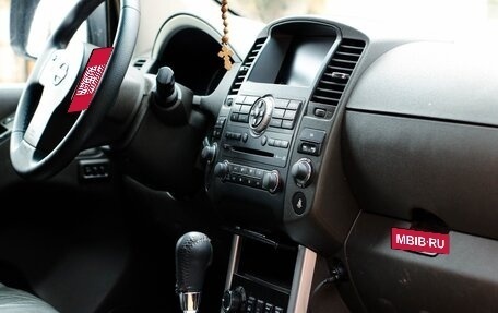 Nissan Pathfinder, 2011 год, 1 999 000 рублей, 11 фотография