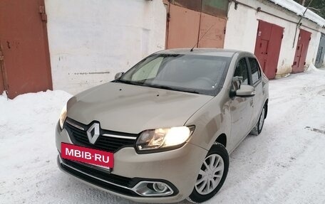 Renault Logan II, 2017 год, 685 000 рублей, 2 фотография