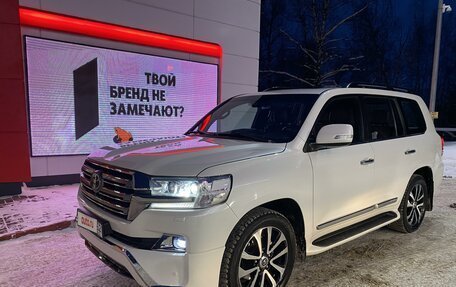 Toyota Land Cruiser 200, 2017 год, 6 350 000 рублей, 2 фотография
