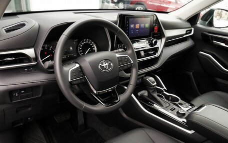 Toyota Highlander, 2023 год, 6 900 000 рублей, 12 фотография