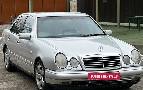 Mercedes-Benz E-Класс, 1995 год, 459 000 рублей, 2 фотография
