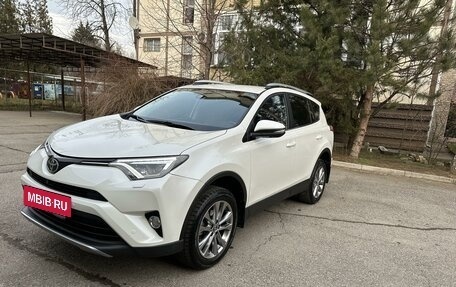 Toyota RAV4, 2017 год, 3 170 000 рублей, 11 фотография