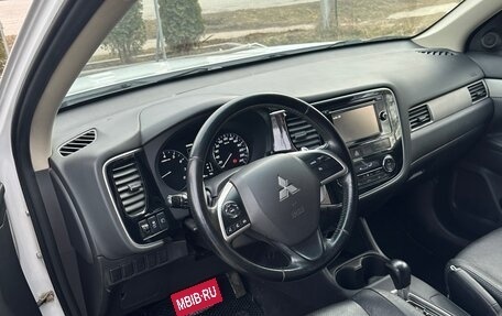 Mitsubishi Outlander III рестайлинг 3, 2014 год, 1 690 000 рублей, 8 фотография