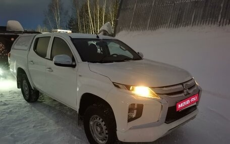 Mitsubishi L200 IV рестайлинг, 2019 год, 2 300 000 рублей, 7 фотография