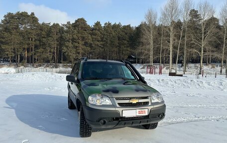 Chevrolet Niva I рестайлинг, 2017 год, 999 999 рублей, 3 фотография