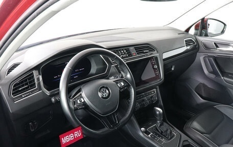 Volkswagen Tiguan II, 2018 год, 2 697 000 рублей, 9 фотография
